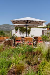 Gallery image of HôTEL LES VOLETS ROUGES - CASSIS in Cassis