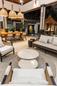 Ein Sitzbereich in der Unterkunft Villa Casa Orana