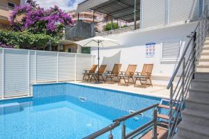 Bazén v ubytování A1-apt w shared pool & balcony next to the beach nebo v jeho okolí