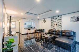 a living room with a couch and a table at DEL MAX Resort Pattaya in Pattaya South