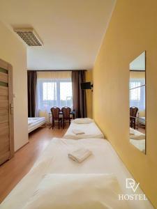 Postel nebo postele na pokoji v ubytování Hostel DV Morski - z prywatnymi łazienkami