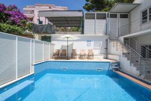Bazén v ubytování A1-apt w shared pool & balcony next to the beach nebo v jeho okolí