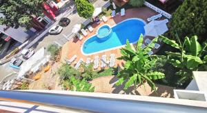 Bazén v ubytování Copacabana Hotel nebo v jeho okolí