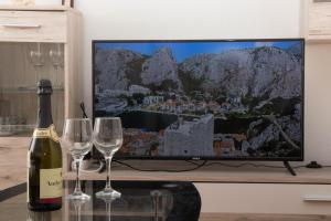 Televízia a/alebo spoločenská miestnosť v ubytovaní Apartment BUBA