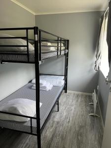 Postel nebo postele na pokoji v ubytování Källviken Semesterby