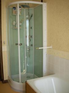 Ванна кімната в La Châtaigne Dorée