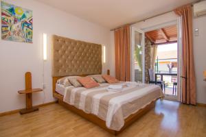 Posteľ alebo postele v izbe v ubytovaní Apartmani VILLA KALINIC + 37 fotografií