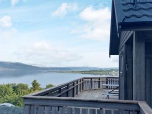 - Terraza con vistas al lago en 8 person holiday home in Leka-By Traum, en Frøvik