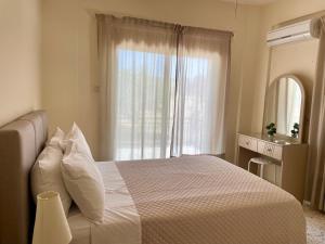 Кровать или кровати в номере Himonas Apartments