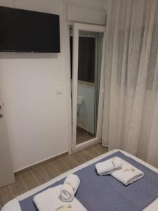 A bed or beds in a room at MAGO APARTMENTS