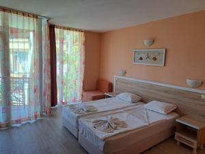 Postel nebo postele na pokoji v ubytování Copacabana Hotel