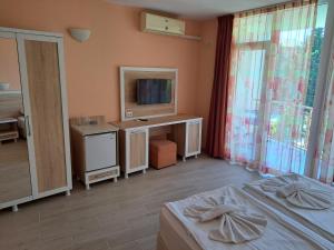TV a/nebo společenská místnost v ubytování Copacabana Hotel