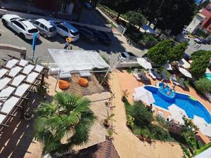Bazén v ubytování Copacabana Hotel nebo v jeho okolí