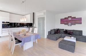 Kuchyň nebo kuchyňský kout v ubytování Apartment Moretić
