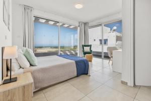 Postel nebo postele na pokoji v ubytování Sea Point Villas + 267 fotografií