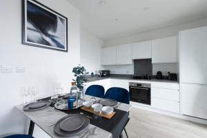 Kuchyň nebo kuchyňský kout v ubytování Luxury penthouse with stunning views near Canary Wharf