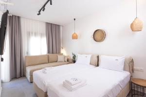 Postel nebo postele na pokoji v ubytování Petra Luxury Suites