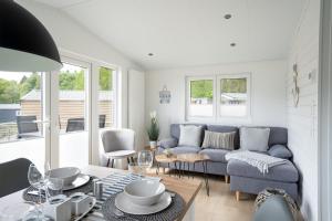 a living room with a couch and a table at Ostseecamp Lübecker Bucht Meeresbrise in Scharbeutz