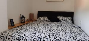 Voodi või voodid majutusasutuse Ric Apartment Budva toas
