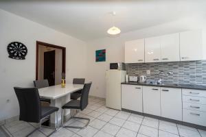 Kuchyň nebo kuchyňský kout v ubytování Apartman Čurčić