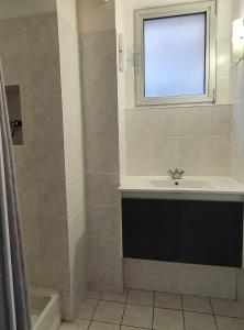 Kúpeľňa v ubytovaní Appartement au n°1 centre d'Avranches