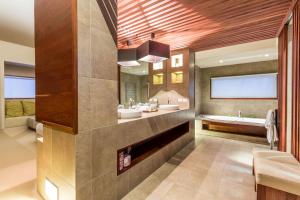 Letto o letti in una camera di Club Wyndham Dinner Plain, Trademark Collection by Wyndham