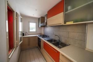Cucina o angolo cottura di Villino Erminia - Seaside Art b&b