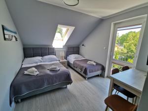 Säng eller sängar i ett rum på Pokoje i Apartamenty SOL