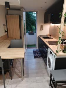 Kuchyňa alebo kuchynka v ubytovaní Marseille élégance Appartement 2 chambres Climatisé 60 m2 de confort et Proximité