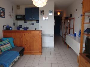 Kuchyňa alebo kuchynka v ubytovaní 4RB86 Appartement type T2 cabine dans résidence bord de mer à Collioure