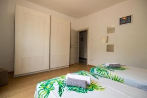 Postel nebo postele na pokoji v ubytování Apartment Jenny with parking, Wi-Fi and sea view