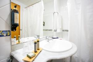 Een badkamer bij Hotel do Mar