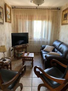 Telewizja i/lub zestaw kina domowego w obiekcie Casa Rural LOS TINES