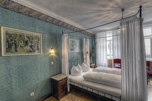 
Ein Bett oder Betten in einem Zimmer der Unterkunft Hotel Orphée - Kleines Haus
