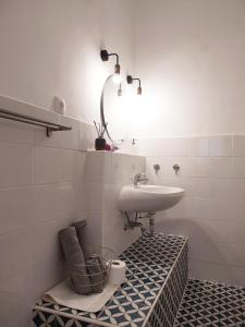 Ванна кімната в Atelier Keszthely
