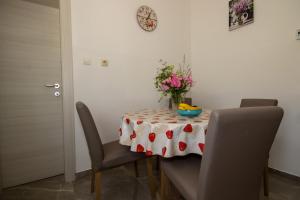 Posezení v ubytování Apartment Jenny with parking, Wi-Fi and sea view