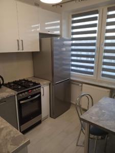 Kuchyňa alebo kuchynka v ubytovaní Apartament w Centrum Giżycka