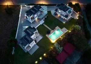 The swimming pool at or close to Deep Purple House 4