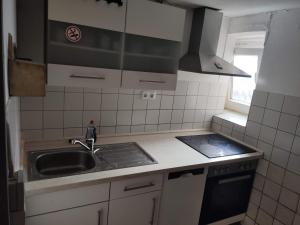 Kuchyň nebo kuchyňský kout v ubytování Schönes einfaches zentrales Zimmer in Oldenburg