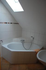 a bathroom with a bath tub and a sink at Hasselberger Hof in Hasselberg