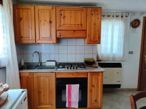 Kuchyňa alebo kuchynka v ubytovaní Appartamento Chatrian 2 CIR-TORGNON-0019