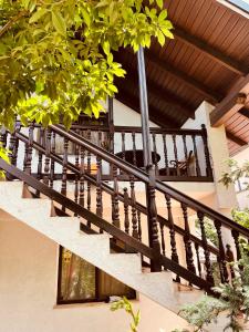 En balkong eller terrasse på Leaganul Bucovinei Guest House