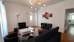 a living room with a couch and a table at Apartamento do Marquês in Santa Cruz das Flores