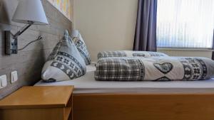 Postel nebo postele na pokoji v ubytování Hotel Heilbrunnen