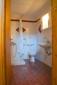 a bathroom with a toilet and a sink at Studios Efi in Kala Nera