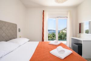 Postel nebo postele na pokoji v ubytování A3-90m2 apt w shared pool & balcony next to beach + 37 fotografií