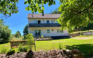 Garden sa labas ng Schöne Ferienwohnung mitten im Pfälzerwaldgebiet