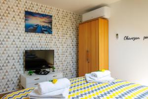 Postel nebo postele na pokoji v ubytování Apartmani Nina
