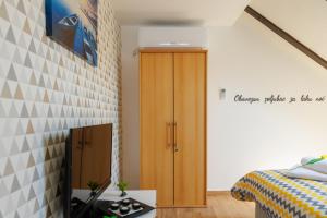 Postel nebo postele na pokoji v ubytování Apartmani Nina