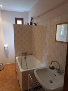 Gallery image of Gîte Tilleul Maison de Famille 3 à 6 pers in  Labastide-sur-Bésorgues